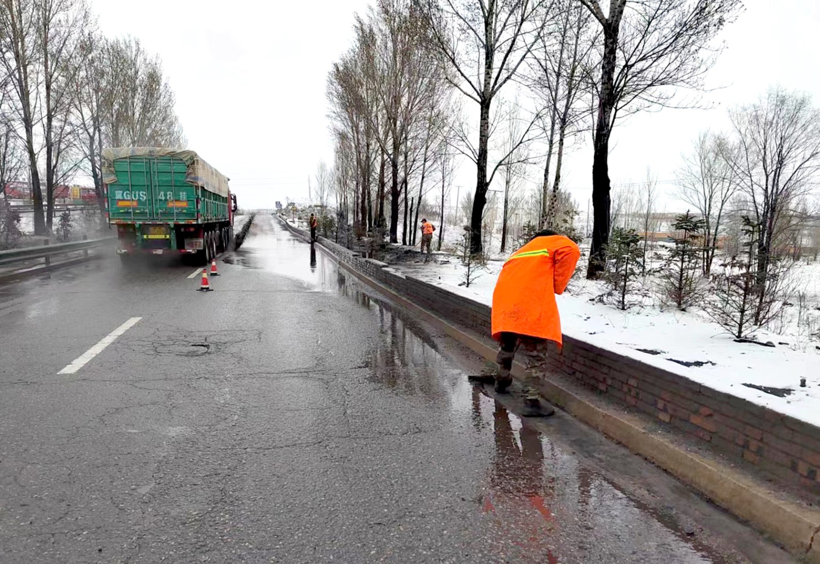 排除路面積水-趙振云手機(jī)拍照4.3.jpg